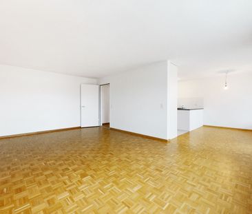 Grosszügige Wohnung im Hochparterre mit Balkon - Photo 2