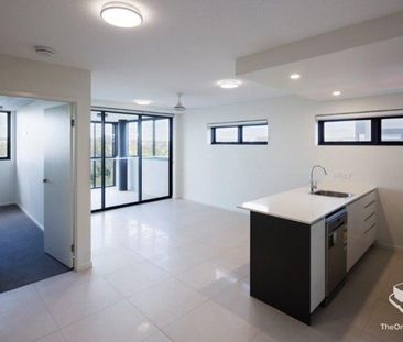 Best of Urban Living in the Heart of Woolloongabba - Available on 1... - Photo 6