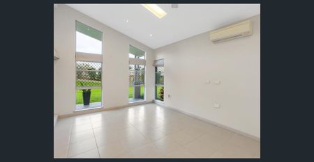 Luxurious Property with Stunning Mountain Views in Peaceful Gordonvale - Photo 3