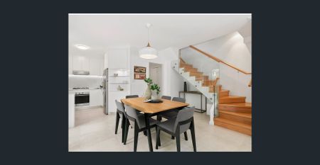 Beachside Townhouse Moments to Gordons Bay - Photo 2