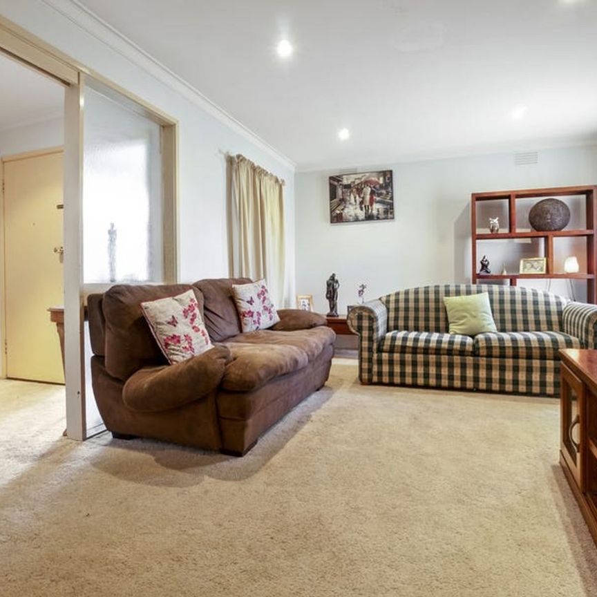 MIGHTY MALCOLM - Photo 1