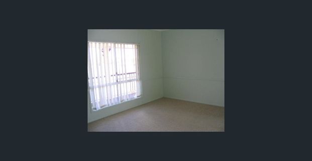 LARGE AIR CONDITIONED FAMILY HOME! - Photo 1