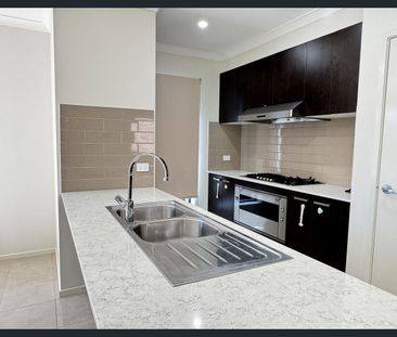 Spacious Family Living in a Convenient Cranbourne West Location - Photo 6