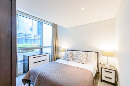 Luxury Three-Bedroom Apartment in Prestigious Paddington Basin, London W2 - Photo 4