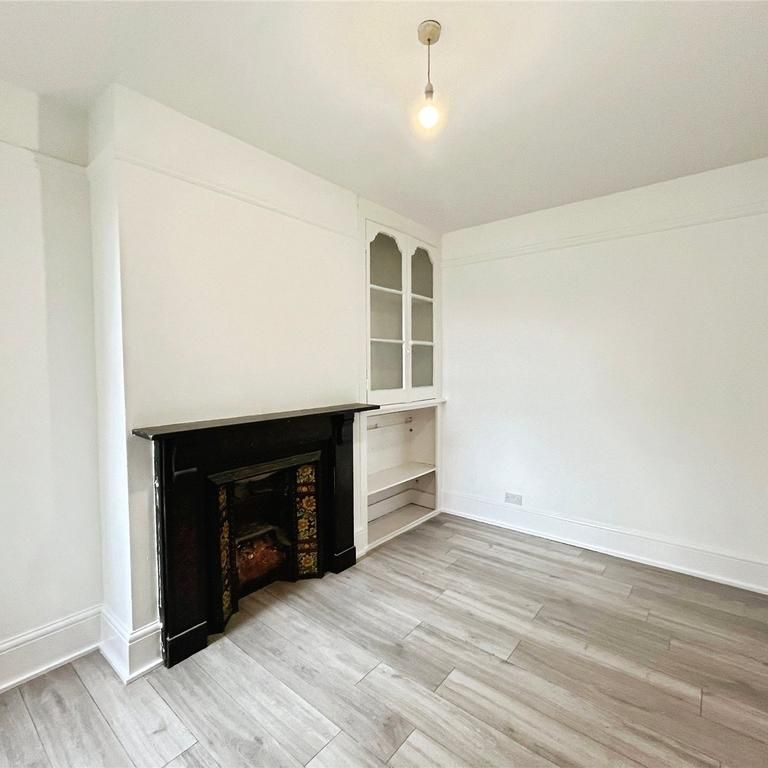 4 bedroom end of terrace house to rent - Photo 1