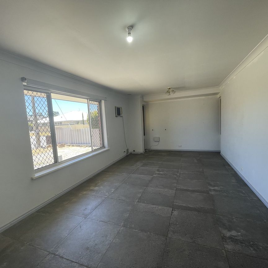 3-Bed Home with Workshop, Garage & Large Backyard! - Photo 1