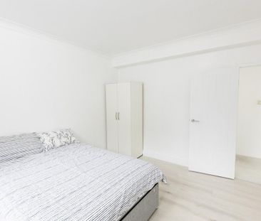 3 bedroom flat to rent - Photo 3