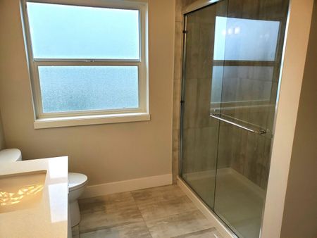 Bright, Open Concept Upper! - Photo 5