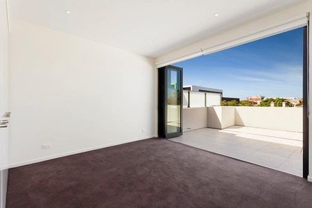 Modern Luxury With The Ultimate In Convenience - Photo 4