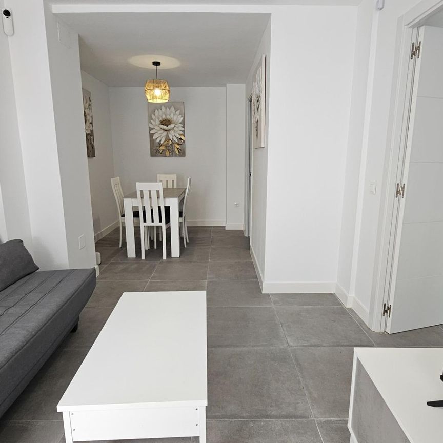 Apartamento planta baja en alquiler en Malaga - Photo 1
