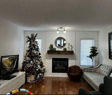 AVAILABLE NOW! 4 Bedroom + DEN 3.5 Bath and OVERSIZED Garage | Calgary - Photo 1