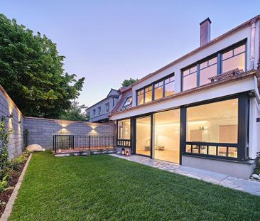 Moderne extravagante Wohnung auf zwei Ebenen mit Atriumgarten - Photo 1