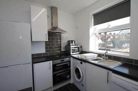 High Street, Rushden, NN10 - Photo 4