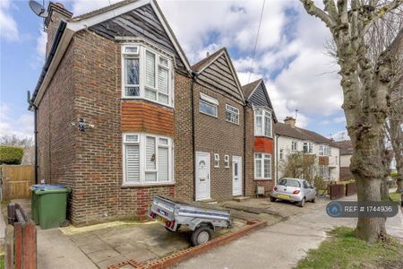 3 bedroom semi-detached house to rent - Photo 5