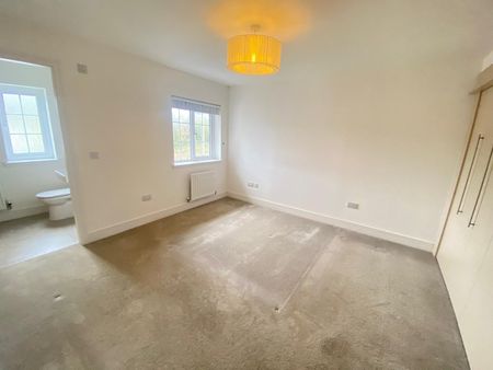 3 Bed Terraced House, Home Farm Road, AB22 - Photo 2