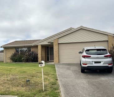 Large 4 Bedroom House - Photo 1