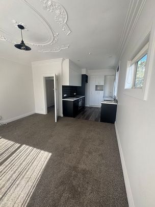 Sunny Brighton 3 Bedroom Home - Photo 1