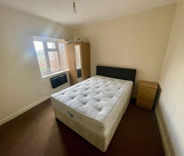 1 bedroom in a flat share to rent - Photo 1
