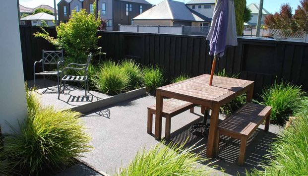 Modern Townhouse, Edgeware, 3 bedrooms - Photo 1