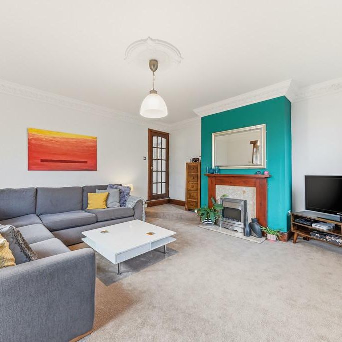 4 bedroom end of terrace house to rent - Photo 1