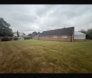 4 bedroom detached bungalow to rent - Photo 1