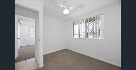 HOME WITH POOL, SHED & OUTDOOR AREA, 2 MINUTES WALK TO BEACH - Photo 4