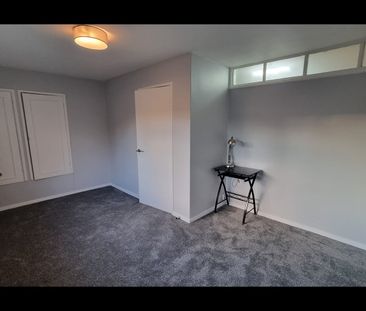 2 Bed Flat, St. Michael's Close, N3 - Photo 3