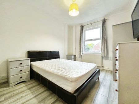 1 bed maisonette to rent in London Road, Colnbrook, SL3 - Photo 2