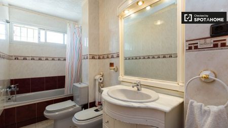 granada, Andalusia 18011 - Photo 5