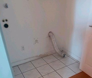 4 1/2 en cours de renovation disponible 1er Novembre 2025 - Photo 4
