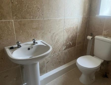 2 Bedroom Terraced To Let - Photo 3