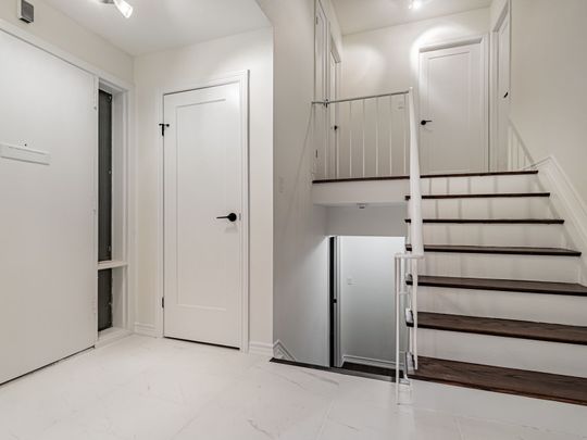 For Lease - 5 Rochelle Crescent, Toronto, Ontario - Photo 1