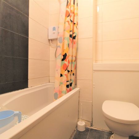 Brendon Close, Hayes - Photo 4