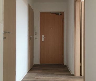 Gemütliche 3-Raum-Wohnung mit Badewanne und sonnigem Balkon - Photo 3