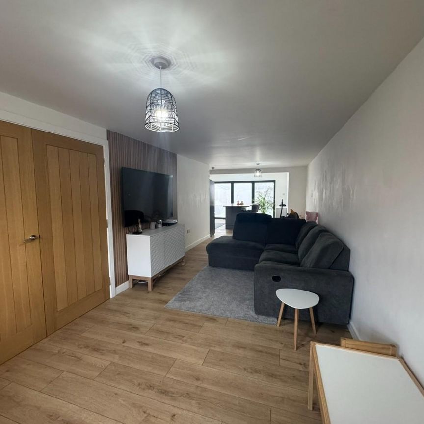 3 bedroom Bungalow To Let - Photo 1