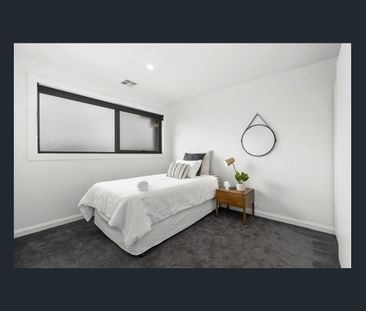 Live a life of luxury in this Comtemporary Townhouse - Photo 6