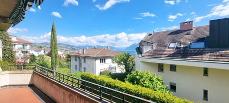 Appartement de 5 pièces au 1er avec balcon et vue sur le lac. - Photo 2