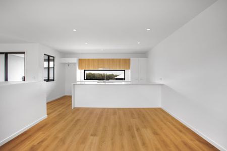 Brand New Modern Townhouse in Fantastic Location&excl; - Photo 3