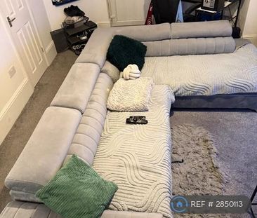 2 bedroom flat to rent - Photo 4