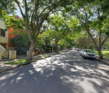 Modern two-bedroom apartment in one of Kirribilli's most sought-aft... - Photo 2