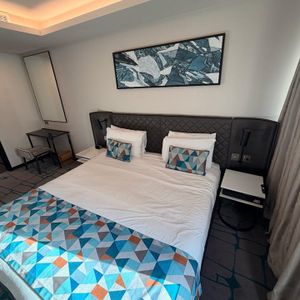 Studio Flat, Shepherds Bush Green, W12 - Photo 2