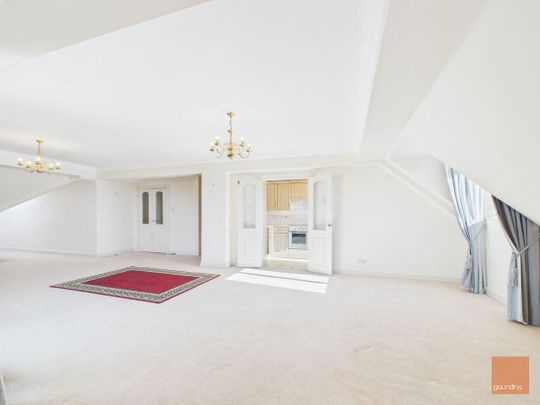 Devington Hall, Truro - Photo 1