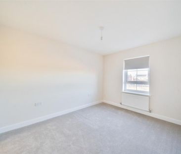 4 bedroom detached house to rent - Photo 1