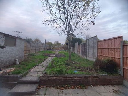 4 bedroom terraced house to rent - Photo 3