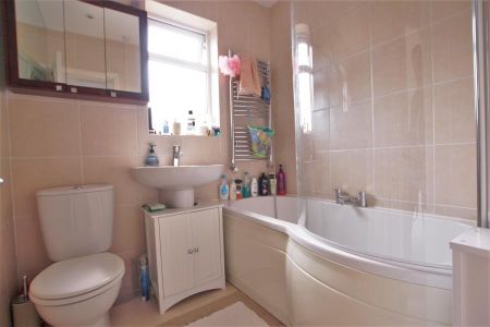 3 bedroom semi-detached house to rent - Photo 5