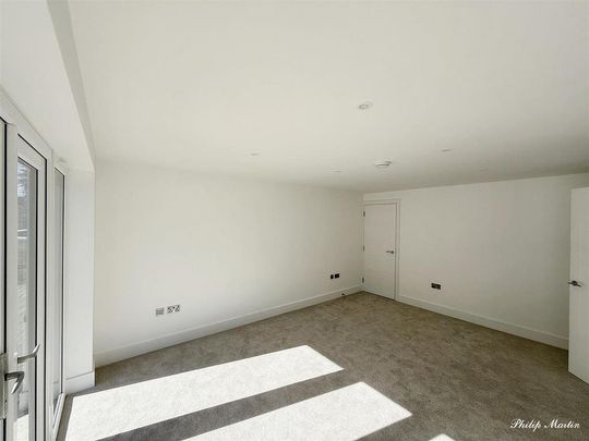 5 bedroom detached house to rent - Photo 1