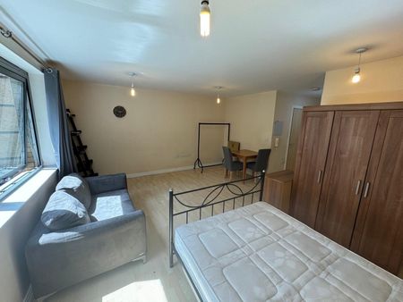 Studio Flat, Trentham Court, W3 - Photo 2
