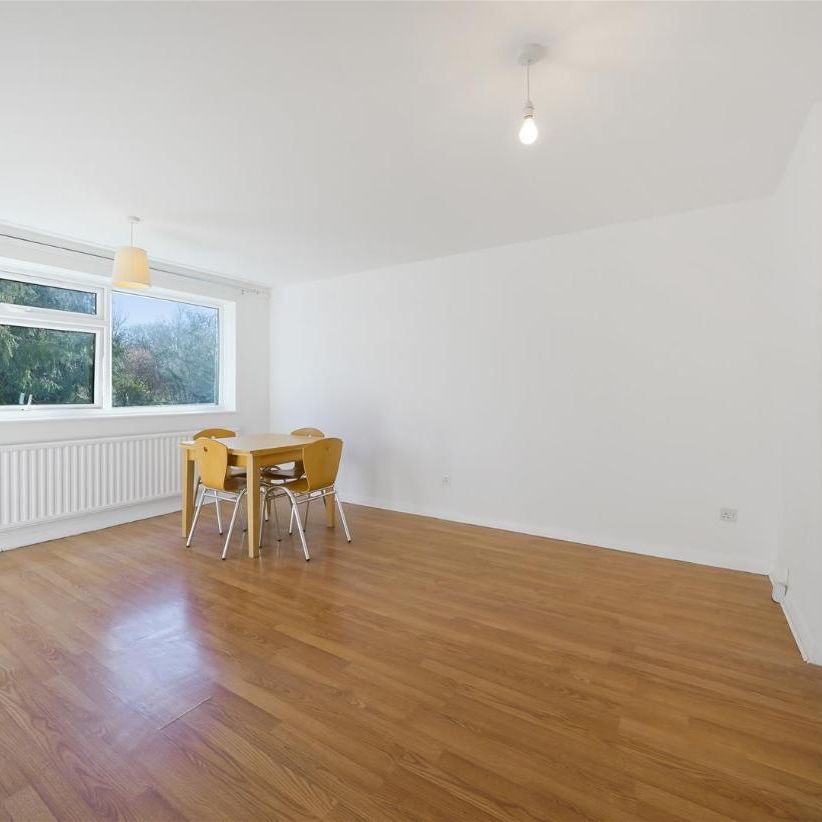 Woodside Grange Road London N12 8SZ - Photo 1