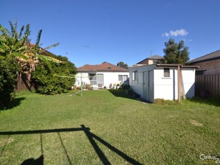 3 Bedroom Family Home&excl;&excl; Pet Allowed - Photo 3