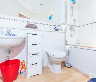 Flat to rent on - Photo 2